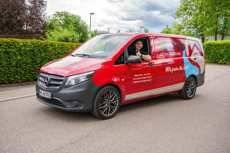 Motec-Einsatzfahrzeug auf dem Weg zu einem Einsatz in der Region